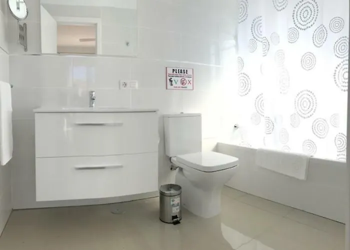 83 Con Piscina Privada 칼라오살바헤